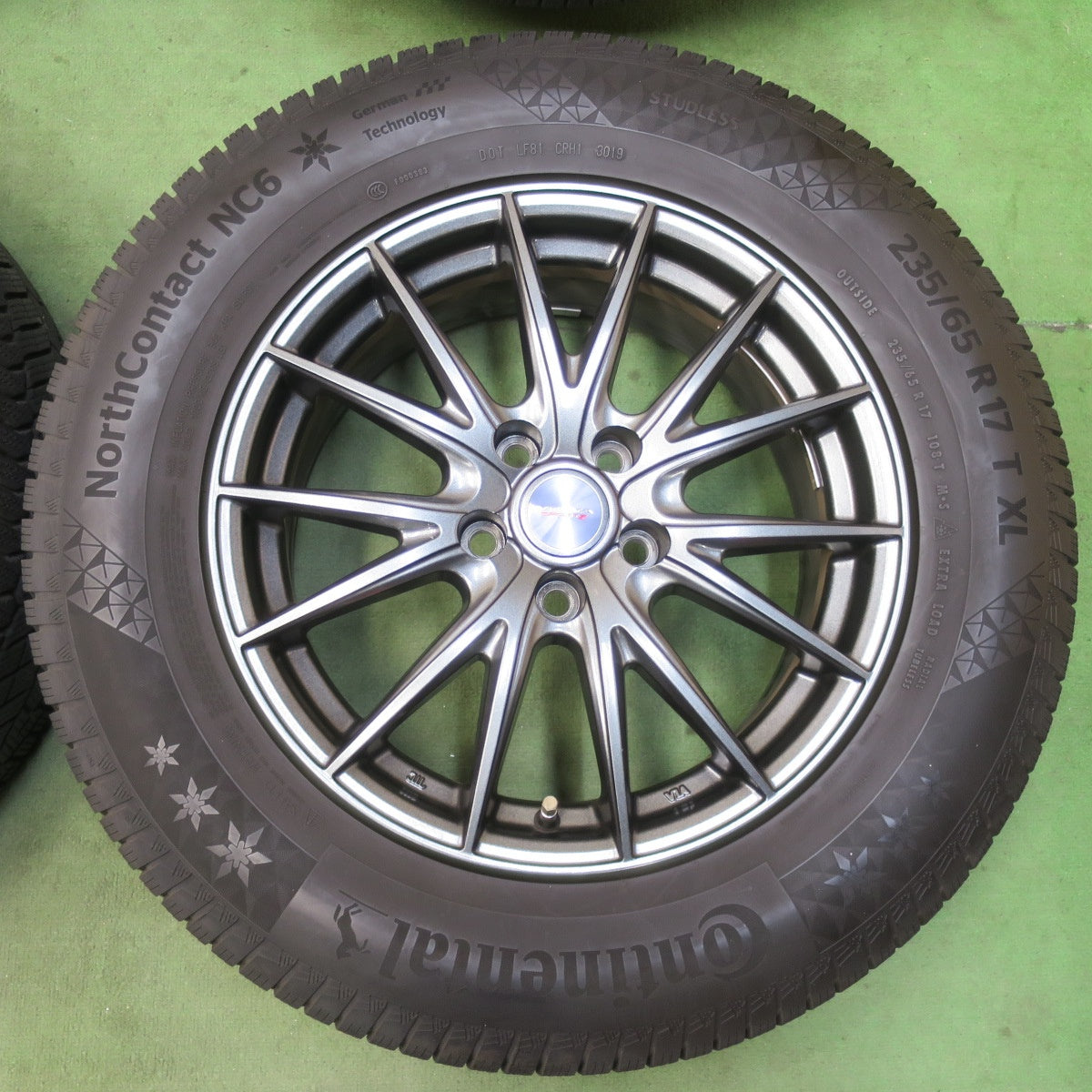 バリ溝!キレイ!8.5分★スタッドレス 235/65R17 コンチネンタル ノースコンタクト NC6 VELVA SPORTZ ヴェルヴァ 17インチ PCD114.3/5H★5122004イス