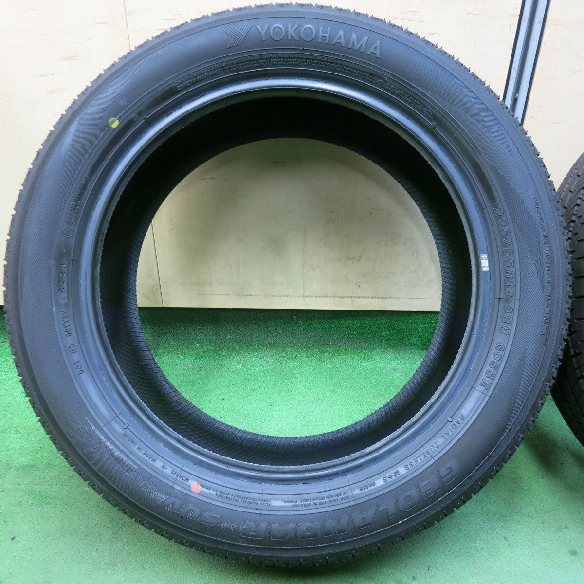 新車外し!24年★225/55R18 ヨコハマ ジオランダー SUV G055 タイヤ 18インチ デリカ D:5 シャモニー エクストレイル アウトランダー 等★5061109SYノタ