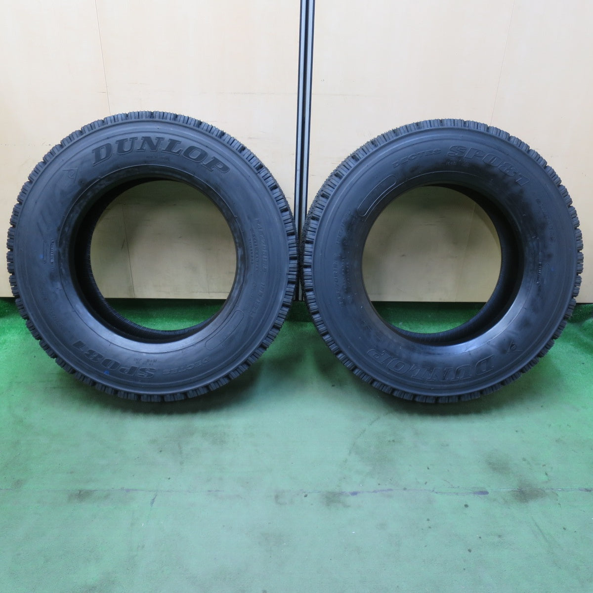 未使用!25年!2本★トラック タイヤ 245/70R19.5 136/134J スタッドレス ダンロップ デクテス SP081 DECTES 19.5インチ★5111601イスタ