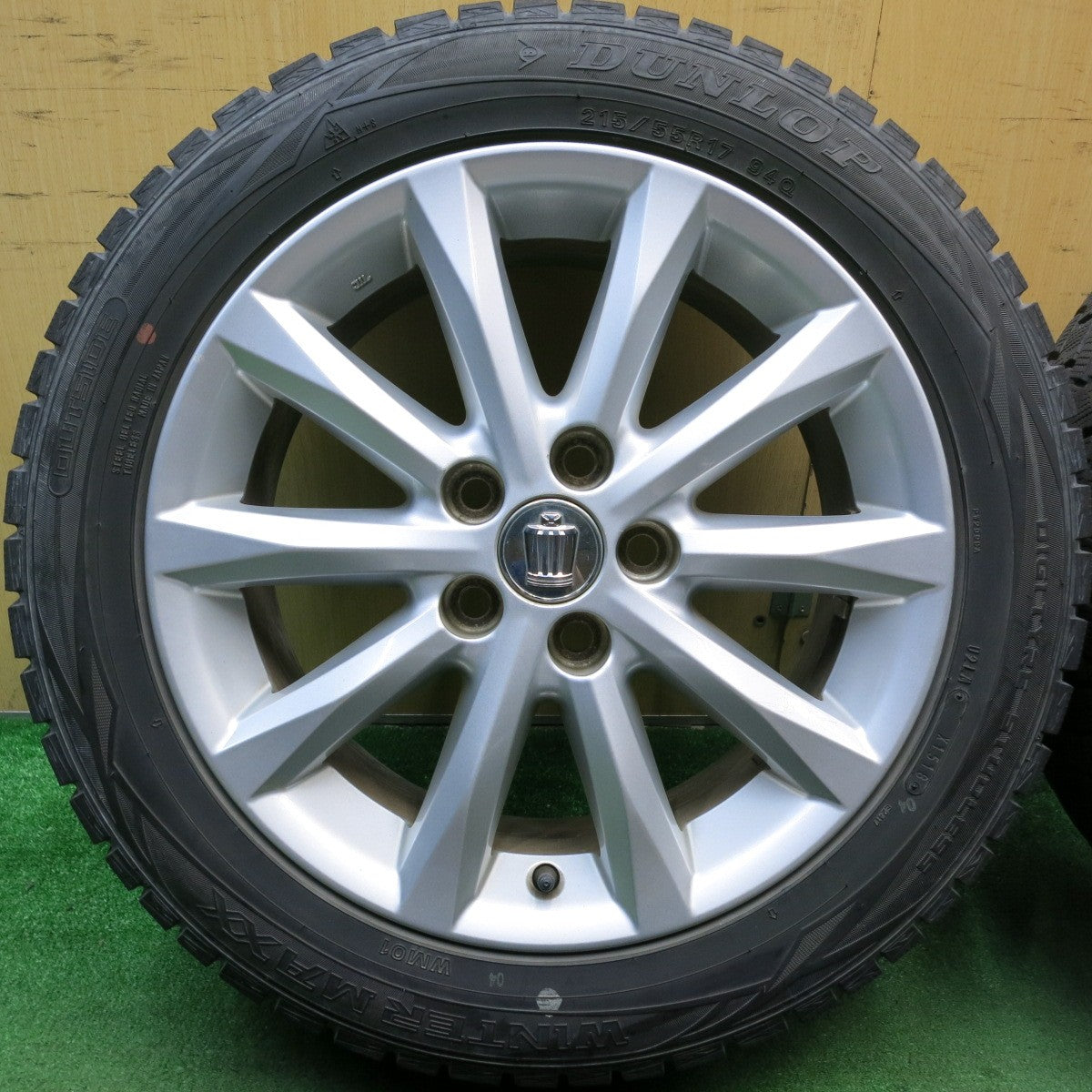 バリ溝!9分★トヨタ 200系 クラウン ロイヤル サルーン 純正 215/55R17 スタッドレス ダンロップ ウインターマックス WM01 PCD114.3/5H★5060710HAス