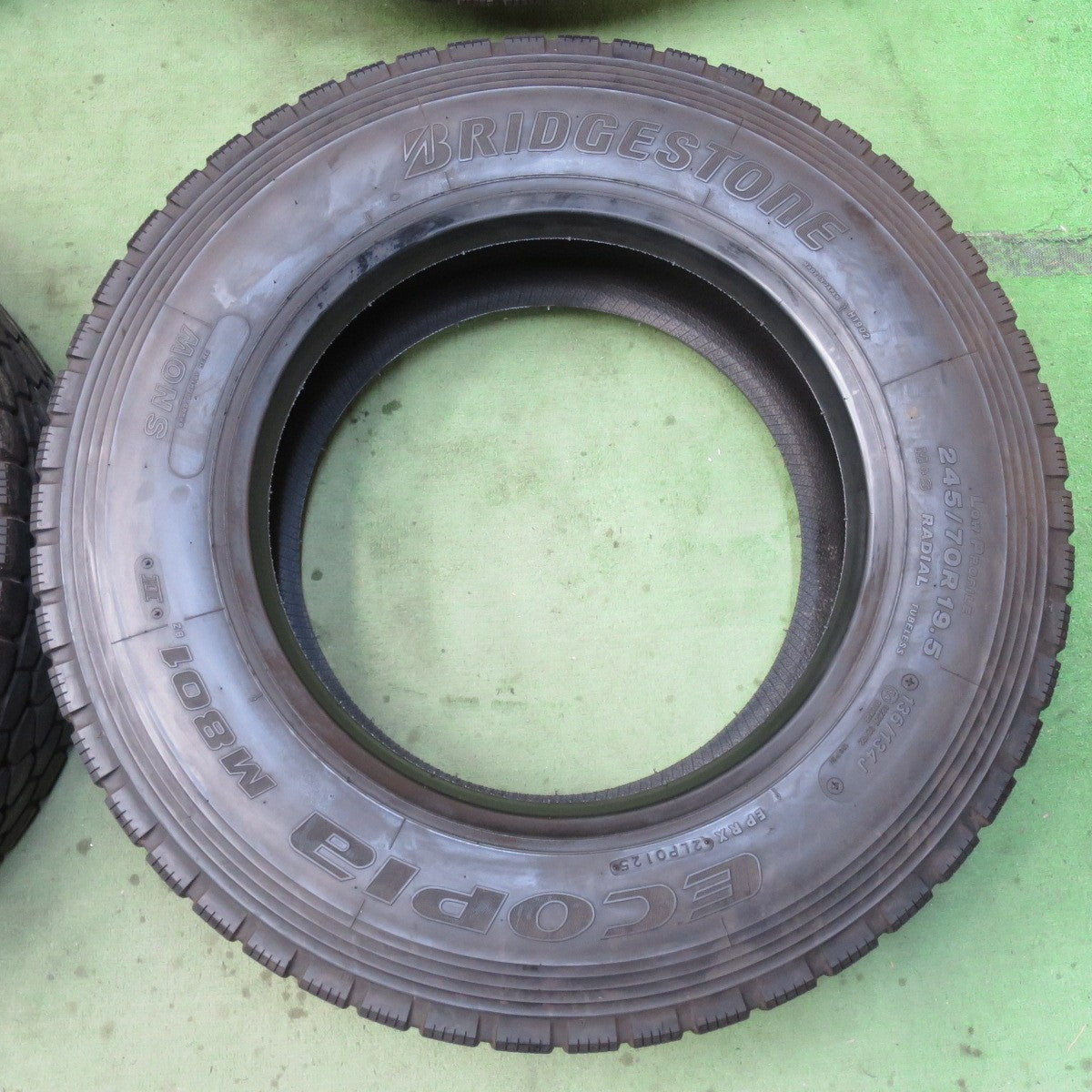 超バリ溝!25年!9.5分以上★トラック バス タイヤ 245/70R19.5 136/134J ブリヂストン エコピア M801 Ⅱ ミックス オールシーズン 19.5インチ★6013103イスタ