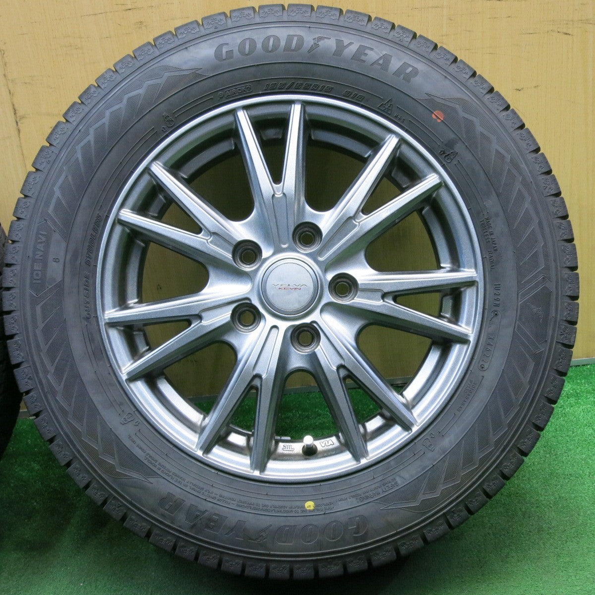 バリ溝!22年!キレイ!9分★スタッドレス 195/65R15 グッドイヤー アイスナビ8 VELVA KEVIN ヴェルヴァ 15インチ PCD114.3/5H★5050405NJス