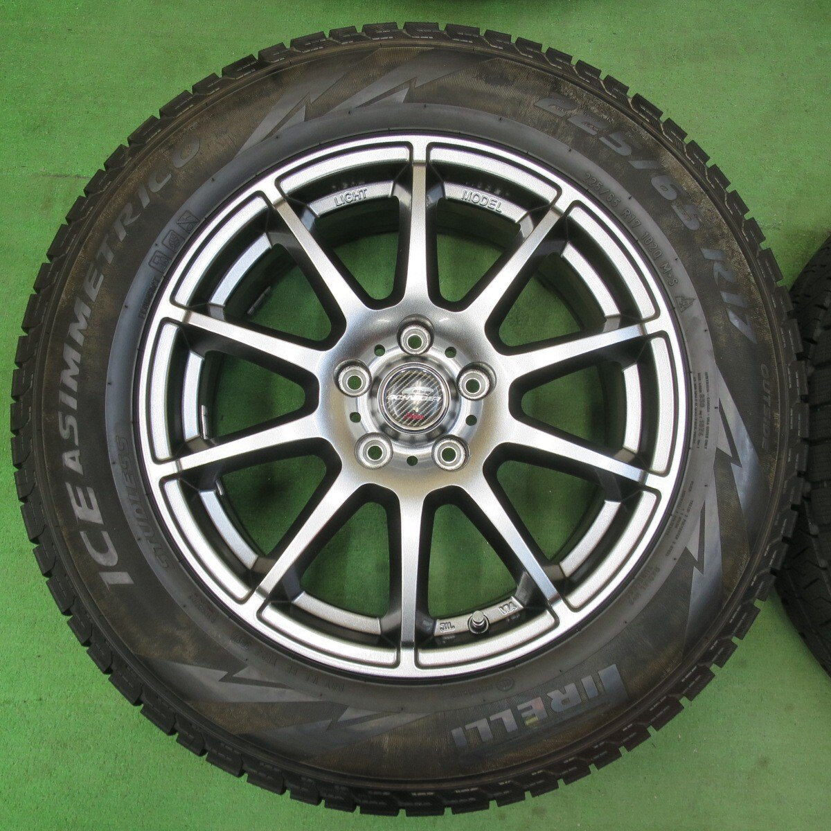 タイヤほぼ未使用!キレイ★スタッドレス 225/65R17 ピレリ アイスアシンメトリコ SCHNEIDER シュナイダー 17インチ PCD114.3/5H★5020106イス