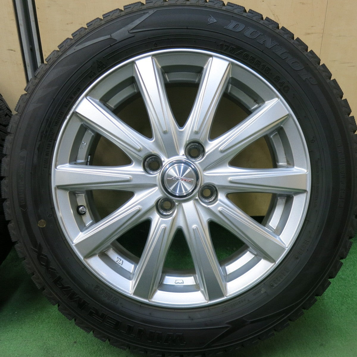 バリ溝!23年!キレイ!ほぼ10分★スタッドレス 175/65R15 ダンロップ ウインターマックス WM02 JOKER ジョーカー 15インチ PCD100/4H★5091106SKス