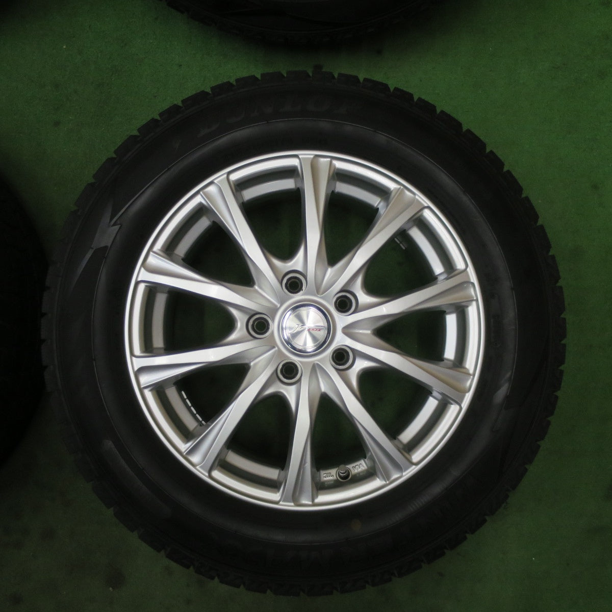 バリ溝!キレイ!9.5分以上★スタッドレス 215/60R16 ダンロップ ウインターマックス WM02 JOKER ジョーカー 16インチ PCD114.3/5H★5091701TTス