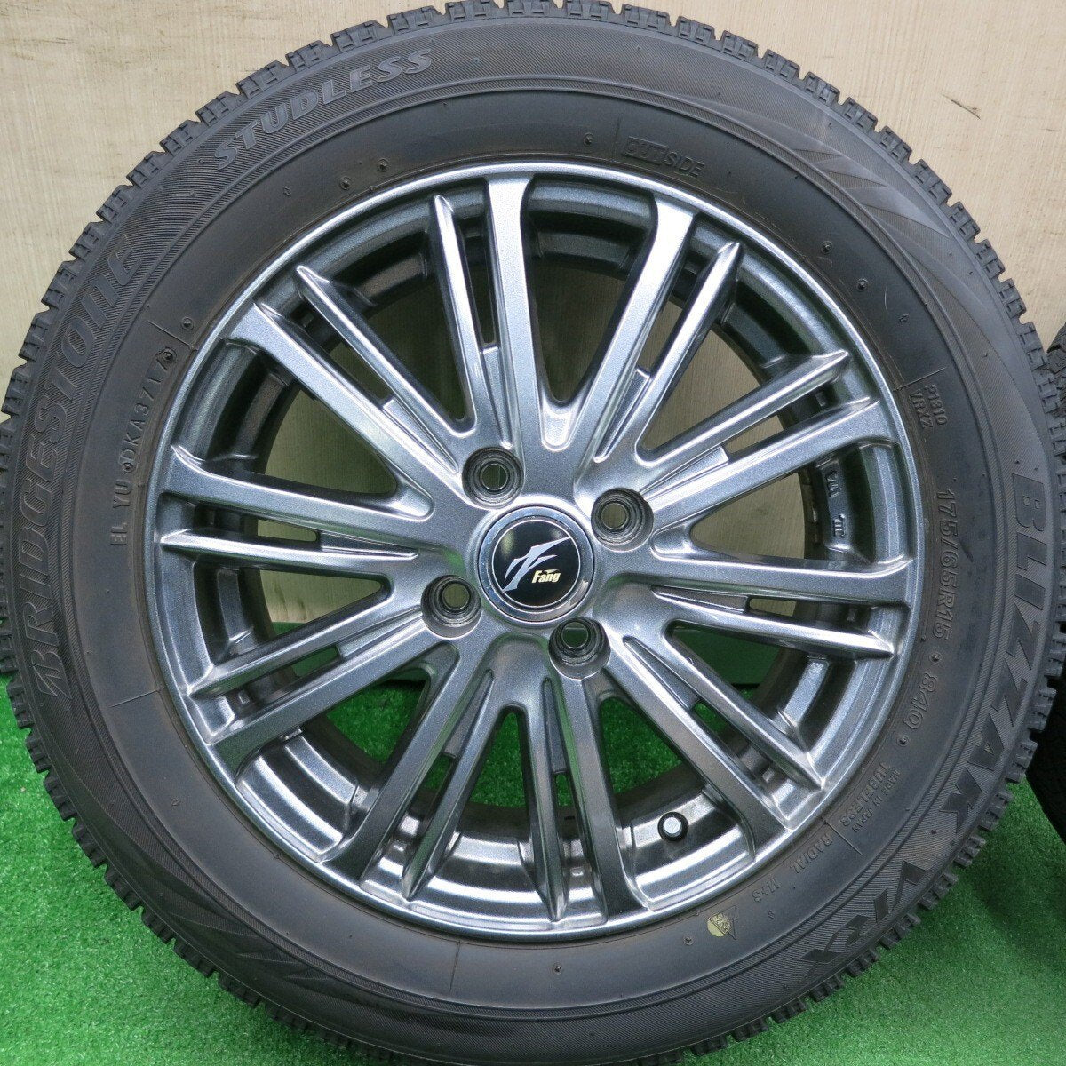 4本価格★スタッドレス 175/65R15 ブリヂストン ブリザック VRX Fang ファング 15インチ PCD100/4H★4113003HAス