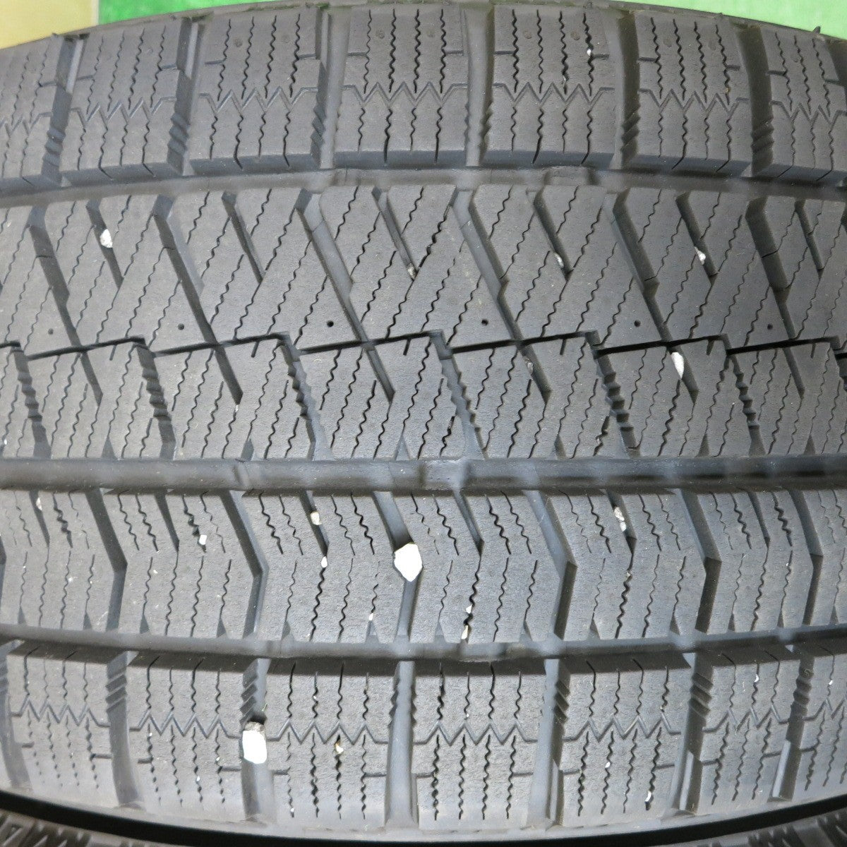 バリ溝!23年!キレイ!9.5分★スタッドレス 215/50R18 ブリヂストン ブリザック VRX2 SCHNEIDER シュナイダー 18インチ PCD114.3/5H★5092009HAス