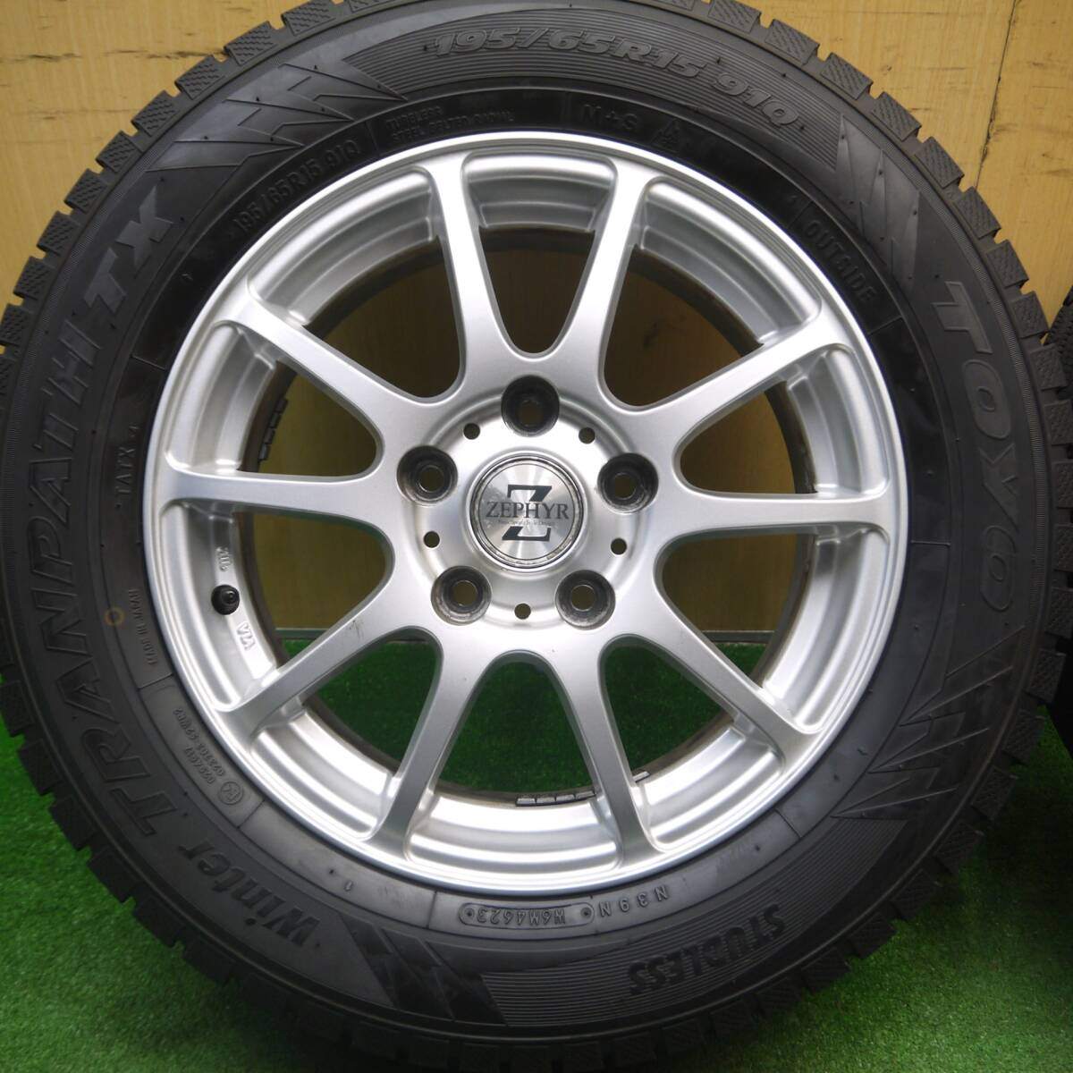 バリ溝!23年!キレイ!9.5分以上★スタッドレス 195/65R15 トーヨー ウインター トランパス TX ZEPHYR ゼファー 15インチ PCD114.3/5H★5021214Hス