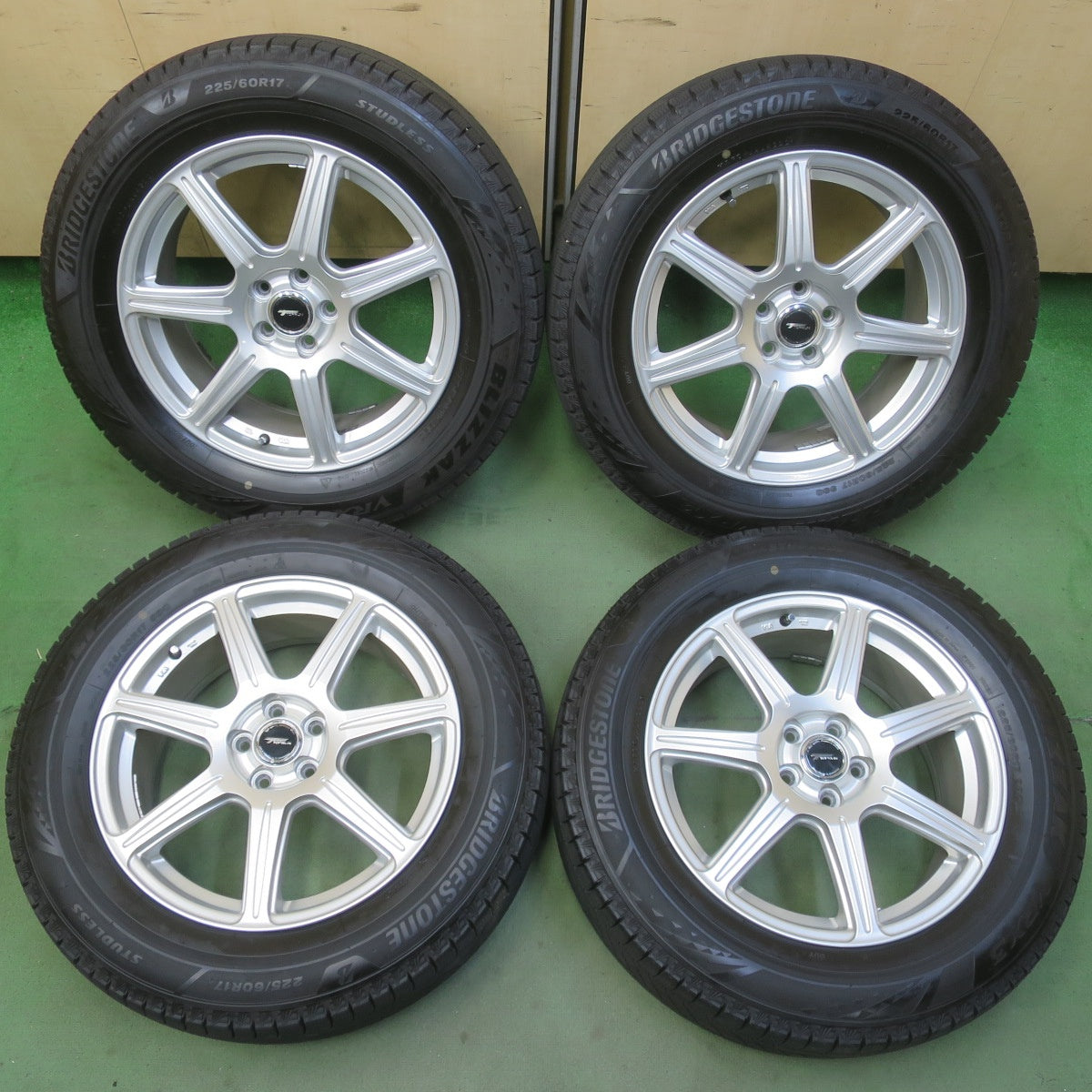 バリ溝！22年！キレイ！9.5分以上◎XV フォレスター 等 225/60R17