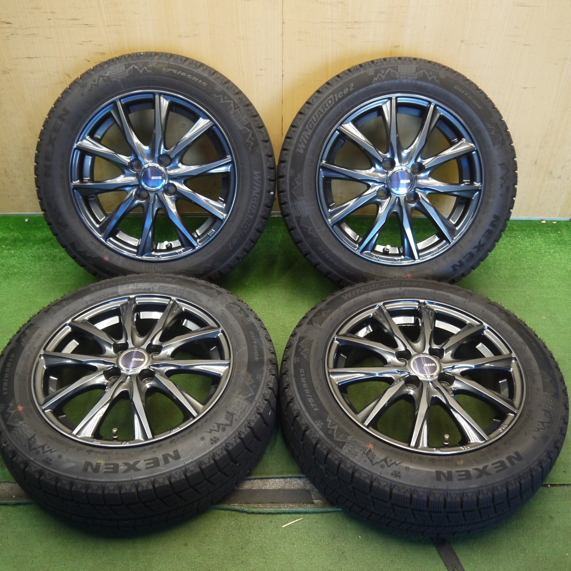 バリ溝！キレイ！ほぼ10分☆スタッドレス 175/65R15 アイスエスポルテ