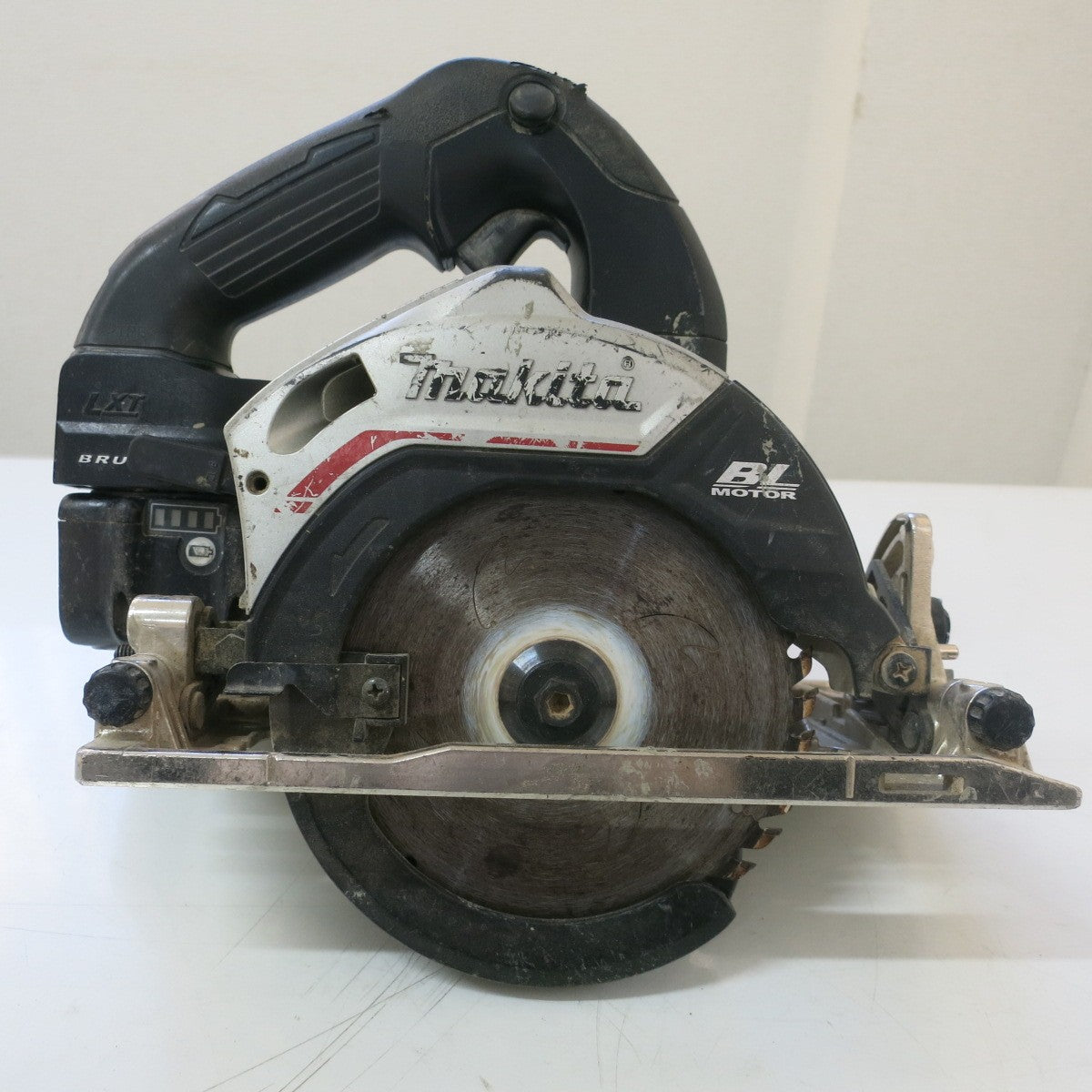 送料無料] ◇マキタ 充電式 マルノコ 125mm 18V HS474D バッテリー 