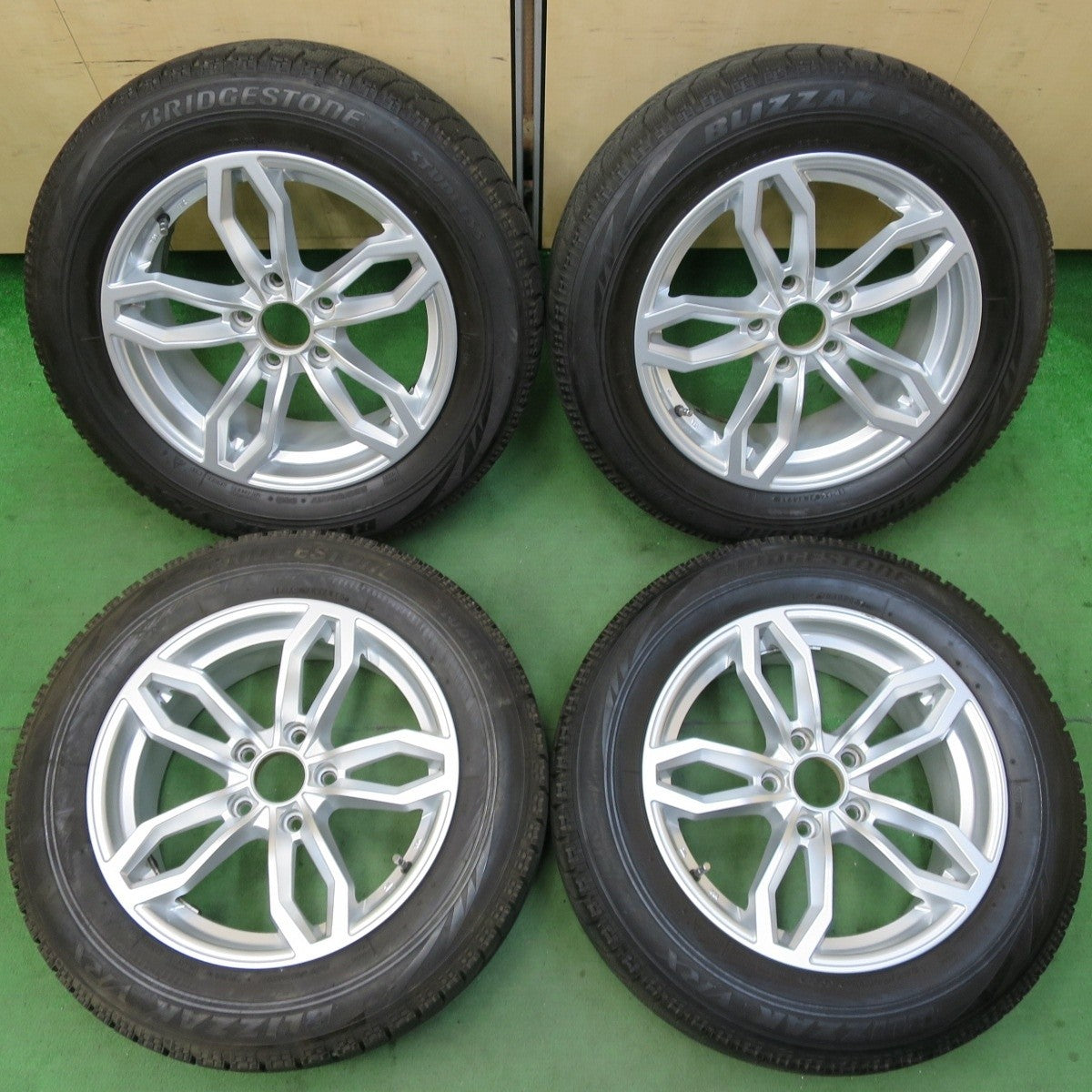 バリ溝!8.5分★BMW 等 AGA Welt TAS 225/60R17 スタッドレス ブリヂストン ブリザック VRX 17インチ ヴェルト PCD120/5H★5022706イス