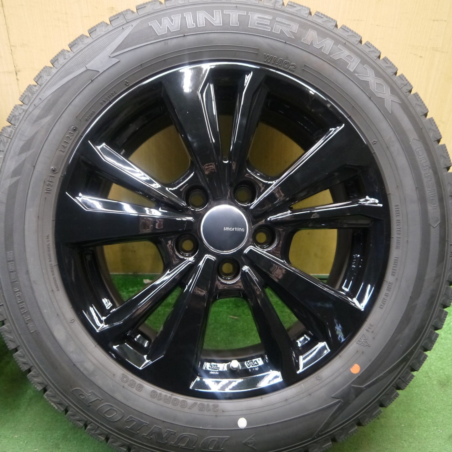 バリ溝!23年!キレイ!9.5分以上★FIAT フィアット 500X 等 smartline 215/60R16 スタッドレス ダンロップ ウインターマックス WM02 スマートライン 16インチ PCD110/5H★5092906Hス