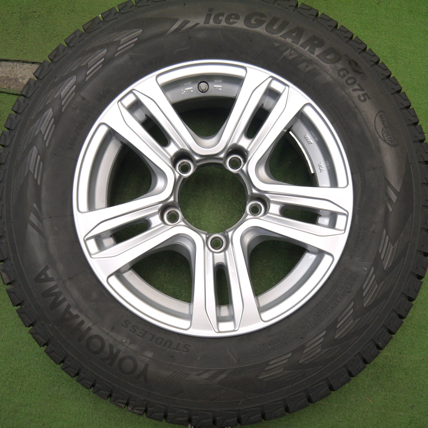 バリ溝!22年!キレイ!9分★ジムニー シエラ 等 195/80R15 スタッドレス ヨコハマ アイスガード G075 Ripresa S2 リプレーザ 15インチ PCD139.7/5H★5060603Hス