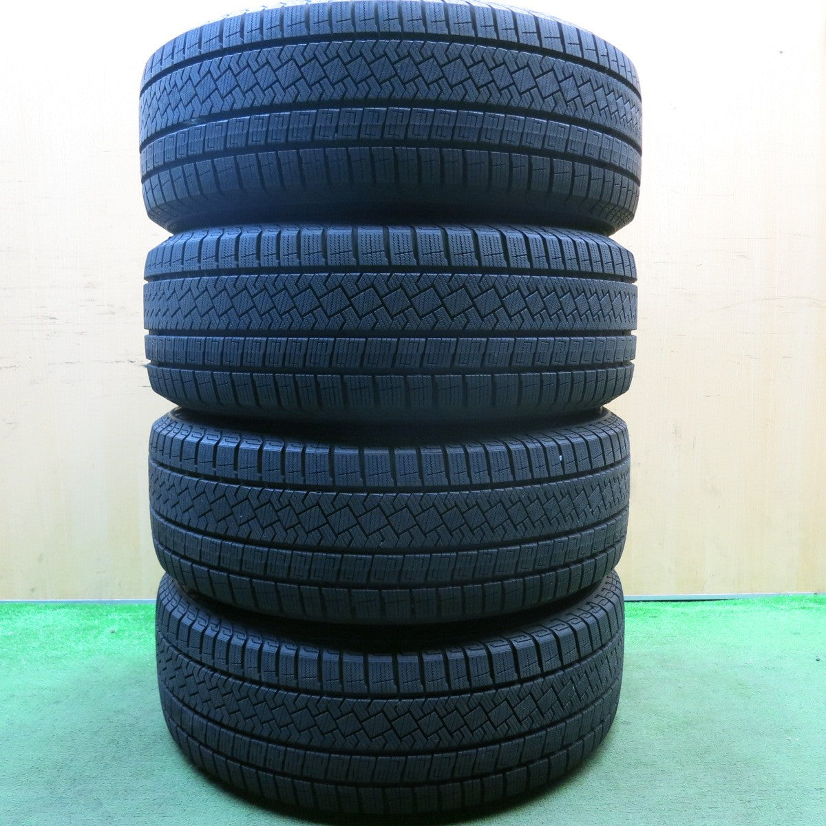 センサー付!バリ溝!24年!キレイ!9.5分以上★BMW 等 ユーロデザイン CALWER 225/55R18 スタッドレス ピレリ アイスゼロ PCD112/5H★5091102HAス