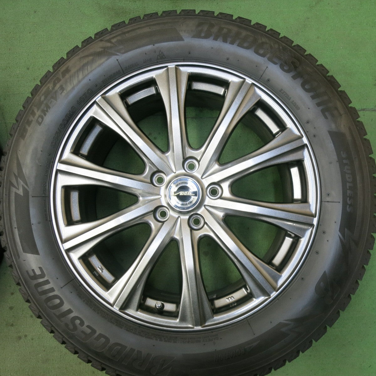 バリ溝!美品!9.5分以上★スタッドレス 235/60R18 ブリヂストン ブリザック DM-V3 AXEL アクセル 18インチ PCD114.3/5H★5090502SKス