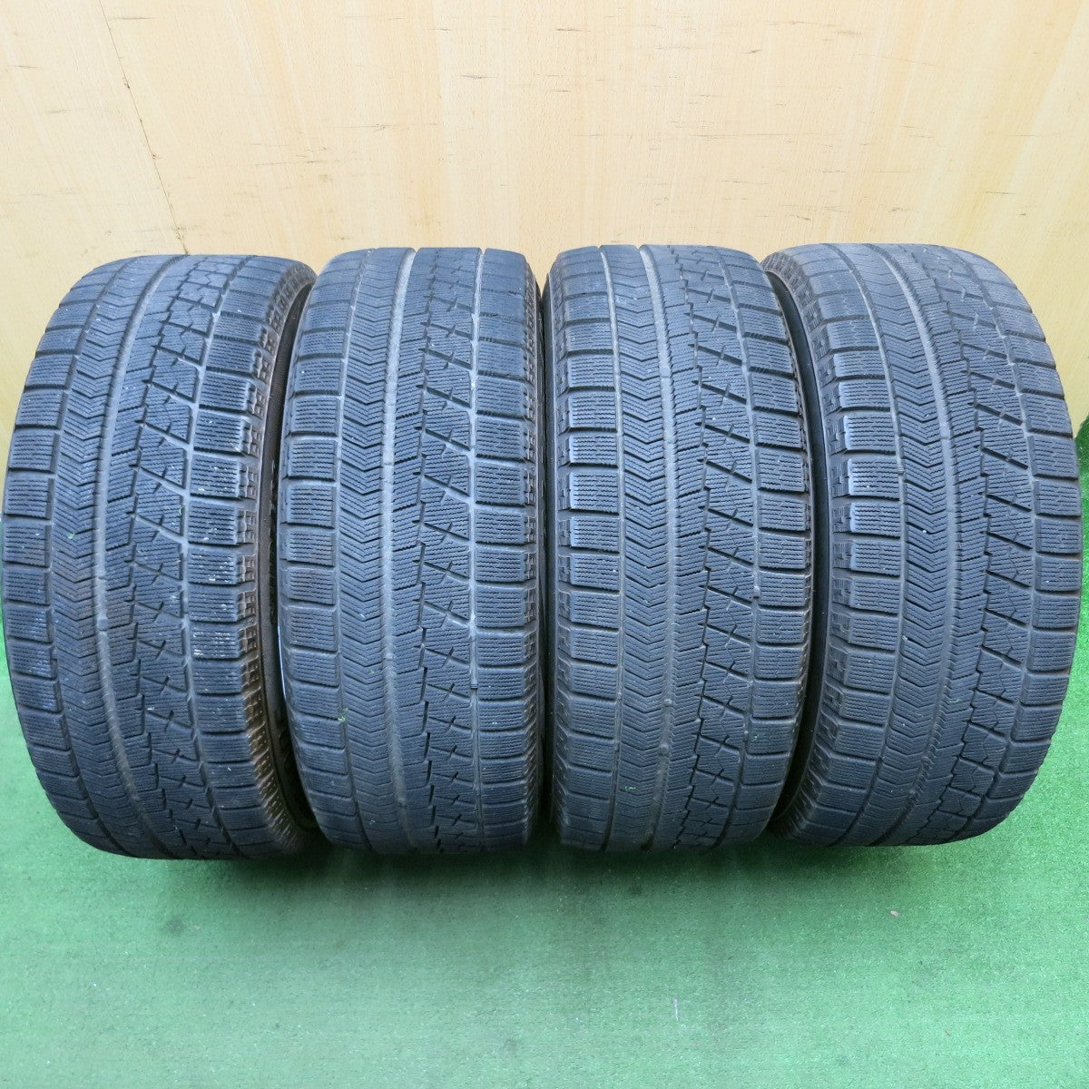 バリ溝!9.5分★ワーゲン 等 AGA TARGA 205/55R16 スタッドレス ブリヂストン ブリザック VRX 16インチ PCD112/5H★5053002HAス