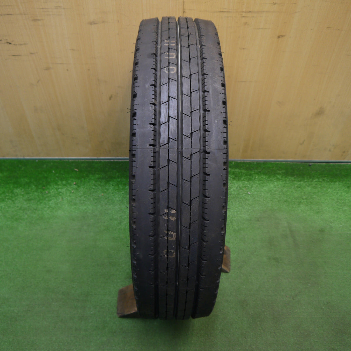 ほぼ未使用!24年!1本★トラック タイヤ 195/85R16 114/112N ダンロップ エナセーブ SPLT50 M 16インチ★6040303Hノタ
