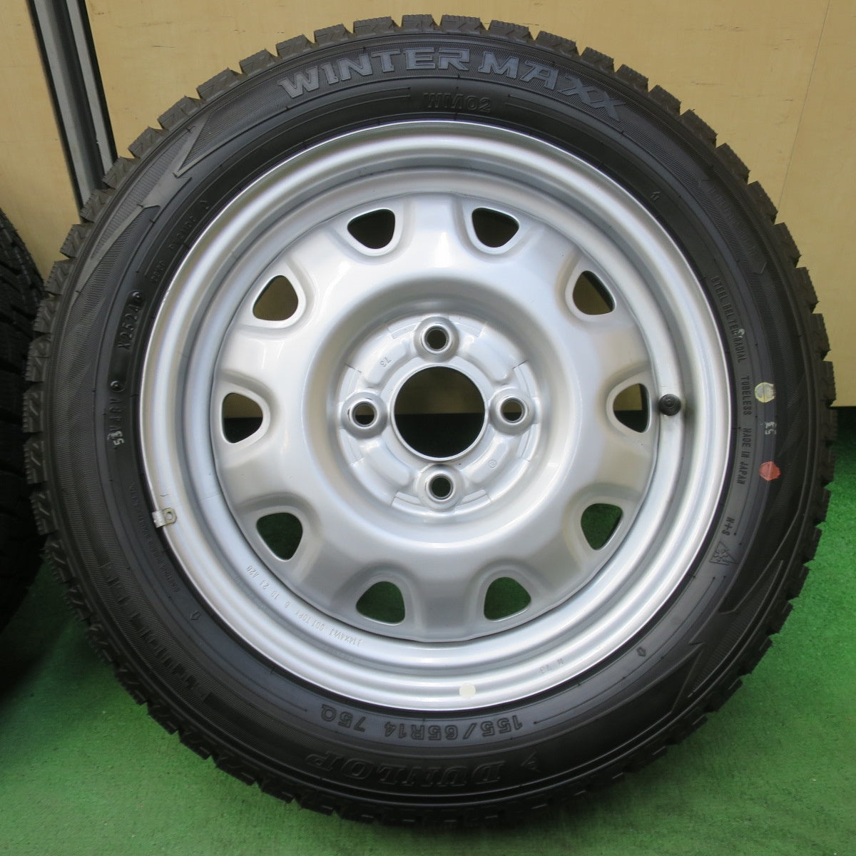 タイヤほぼ未使用!24年!キレイ★スタッドレス 155/65R14 ダンロップ ウインターマックス WM02 TOPY スチール 14インチ PCD100/4H★5072407イス