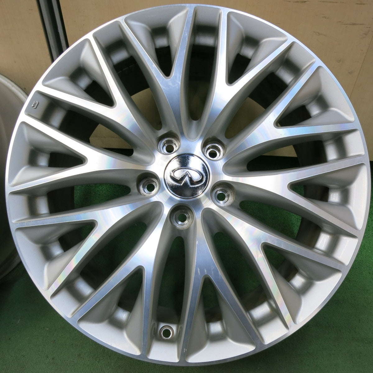 空気圧センサー付き!4本価格★日産 Y51 シーマ 純正 ホイール 18インチ 18×8J PCD114.3/5H★5051605SYホ