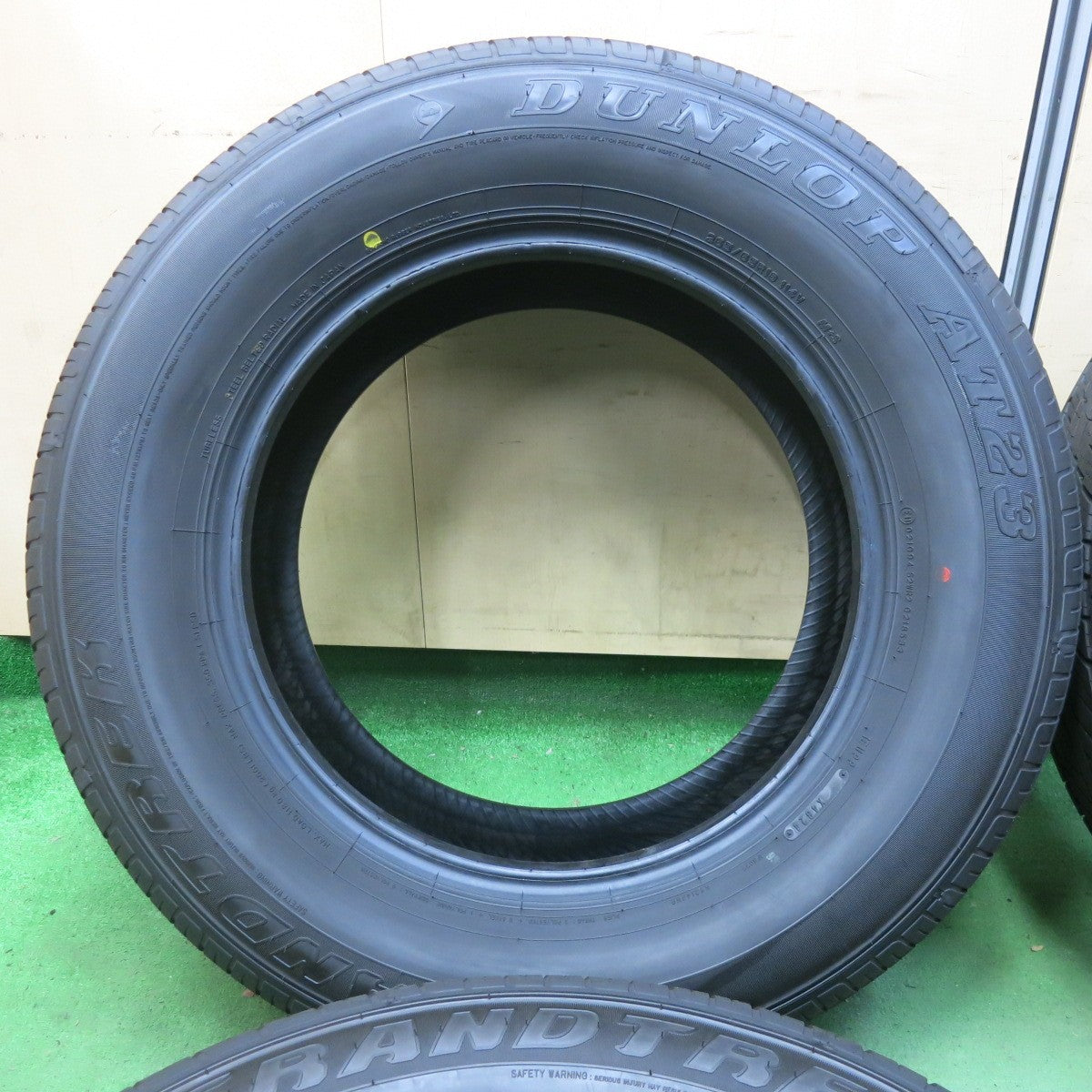 新車外し!24年★265/65R18 ダンロップ グラントレック AT23 タイヤ 18インチ ランクル 250 VX 300 等★5062401SYノタ