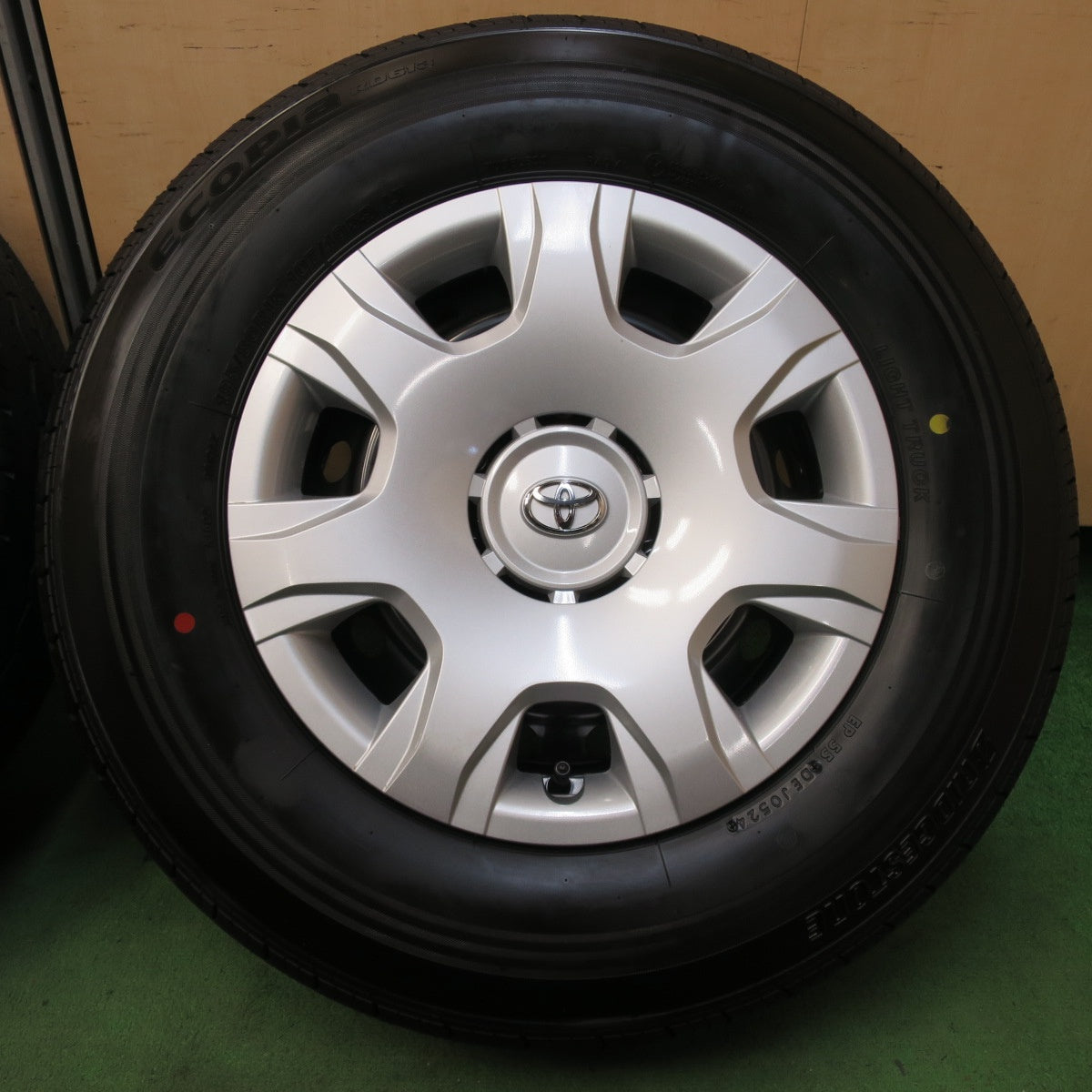 新車外し!24年★トヨタ 200系 ハイエース 純正 スチール 195/80R15 107/105S ブリヂストン エコピア RD613 15インチ PCD139.7/6H★5051301イノ