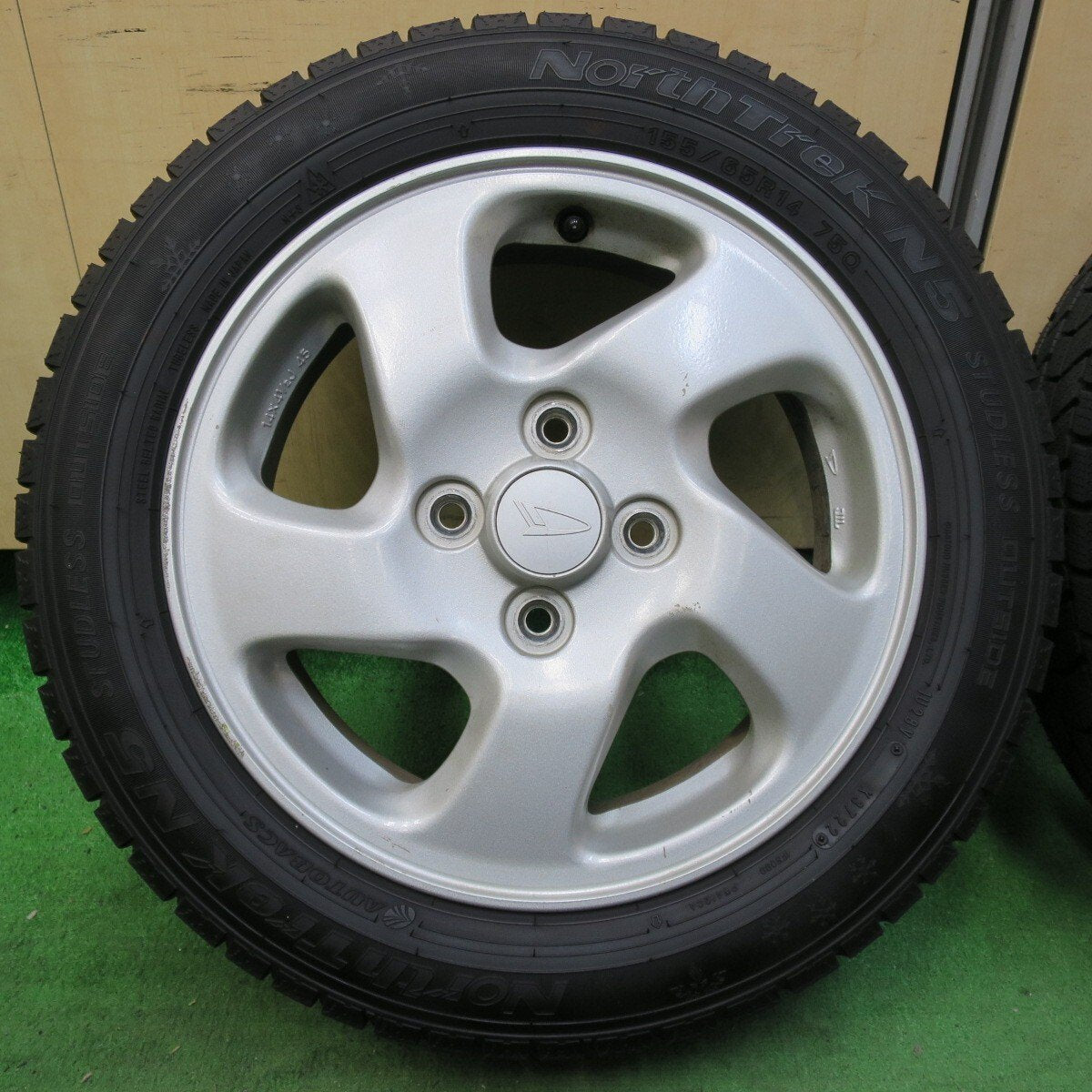 バリ溝!22年!ほぼ10分★ダイハツ ムーヴ 純正 155/65R14 スタッドレス オートバックス ノーストレック N5 14インチ PCD100/4H★5021112イス