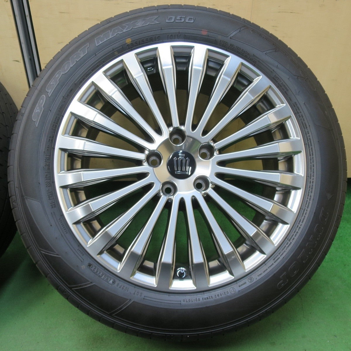 新車外し!24年★トヨタ 30系 クラウン セダン 純正 235/55R19 ダンロップ SPスポーツマックス 050 PCD120/5H★5040401イノ