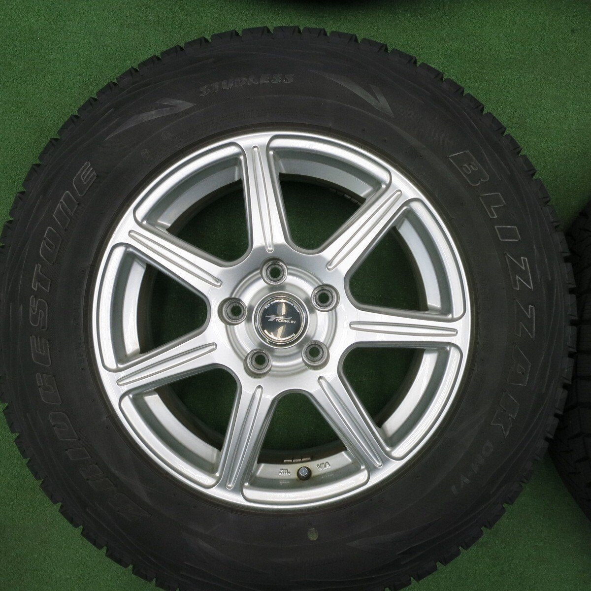 バリ溝!キレイ!9分★スタッドレス 225/70R16 ブリヂストン ブリザック DM-V1 TOPRUN トップラン 16インチ PCD114.3/5H★5020305TNス