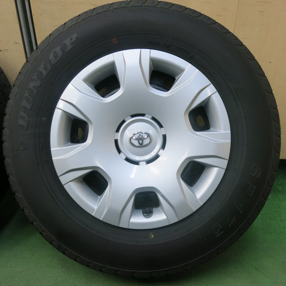 バリ溝!22年!9.5分★トヨタ 200系 ハイエース 純正 スチール 195/80R15 107/105N ダンロップ SP175N 15インチ PCD139.7/6H★5092003SKノ