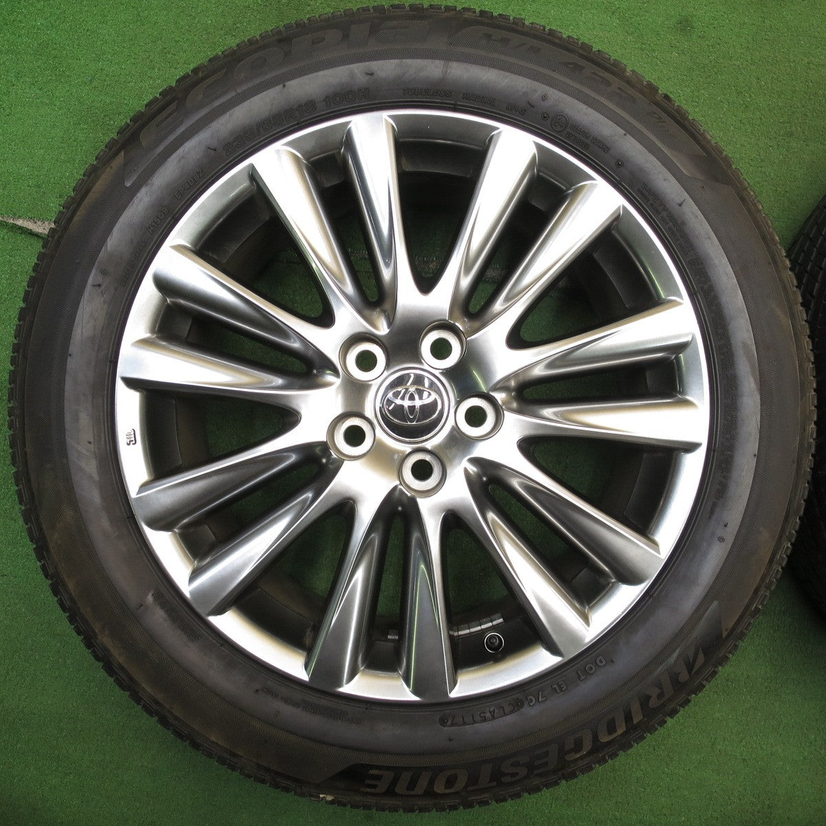 バリ溝!キレイ!9分★トヨタ 60系 ハリアー 純正 235/55R18 ブリヂストン エコピア H/L 422 プラス 18インチ PCD114.3/5H★5060207NJノ