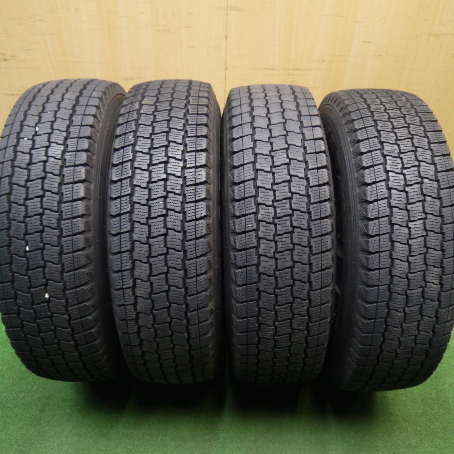 バリ溝!24年!キレイ!9.5分★スタッドレス 195/80R15 107/105N グッドイヤー アイスナビ CARGO PRODITA プロディータ 15インチ PCD139.7/6H★5122401Hス