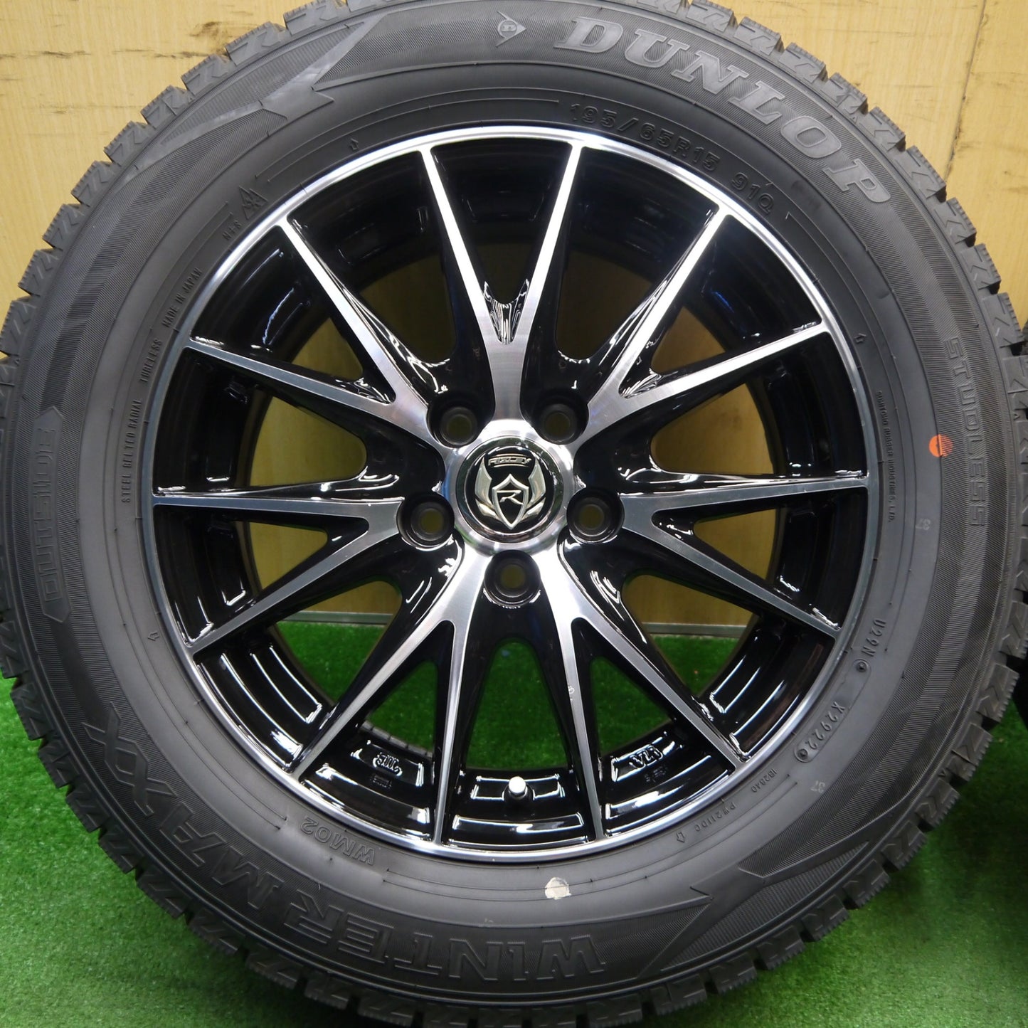 超バリ溝!22年!キレイ!ほぼ10分★プリウス 等 195/65R15 スタッドレス ダンロップ ウインターマックス WM02 RiZLEY ライツレー 15インチ PCD100/5H★5041608Hス