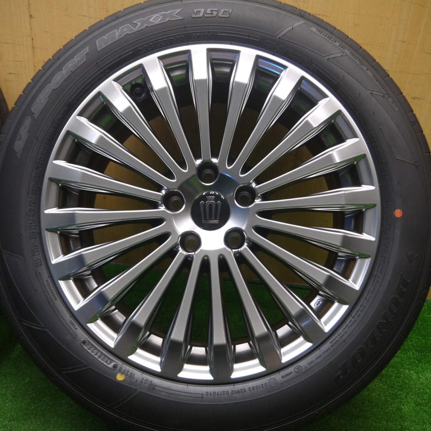 新車外し!24年★トヨタ 30系 クラウン セダン 純正 235/55R19 ダンロップ SPスポーツマックス 050 PCD120/5H★4100103Hノ
