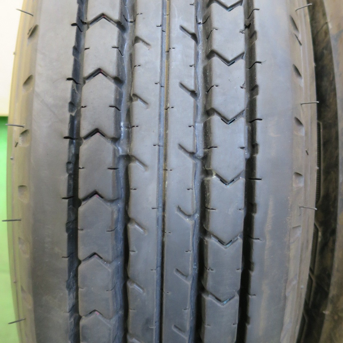 バリ溝!23年!9分!2本★トラック タイヤ 225/80R17.5 123/122L ダンロップ SP110 タイヤ 17.5インチ★5071404イノタ