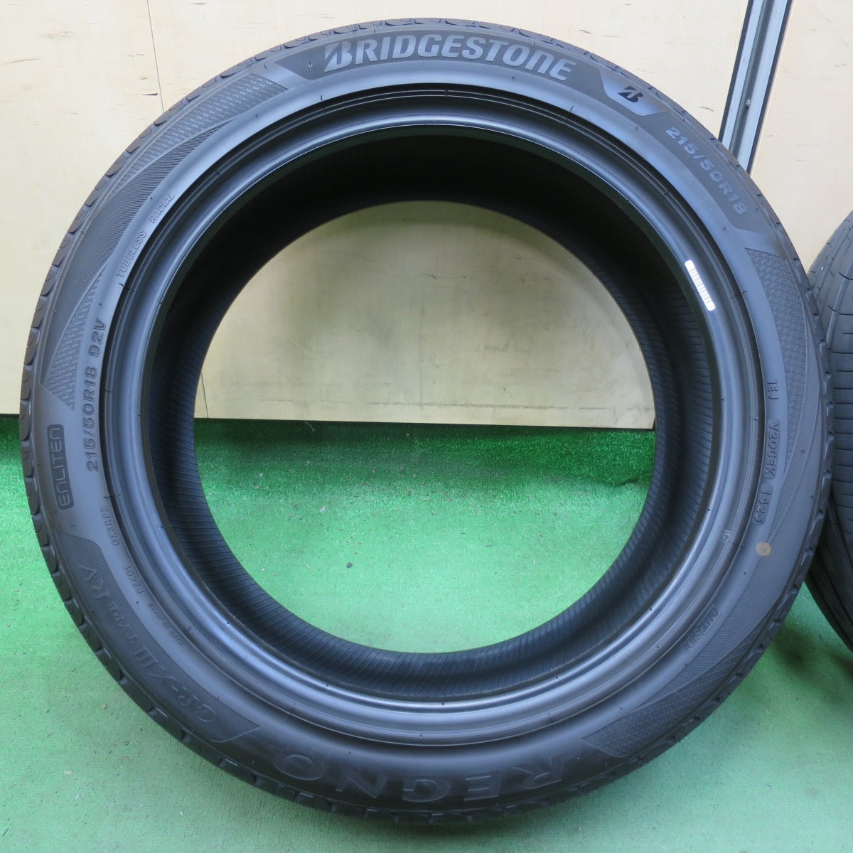ほぼ未使用!25年!新車外し★215/50R18 ブリヂストン レグノ GR-X3 GR-XIII TYPE RV タイヤ 18インチ ヤリスクロス CX-3 等★5072208イノタ