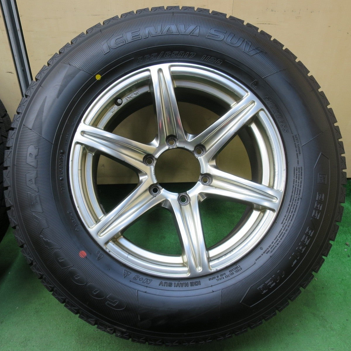 超バリ溝!22年!9.5分以上★スタッドレス 265/65R17 グッドイヤー アイスナビ SUV 社外 アルミ 17インチ PCD139.7/6H★5011513イス