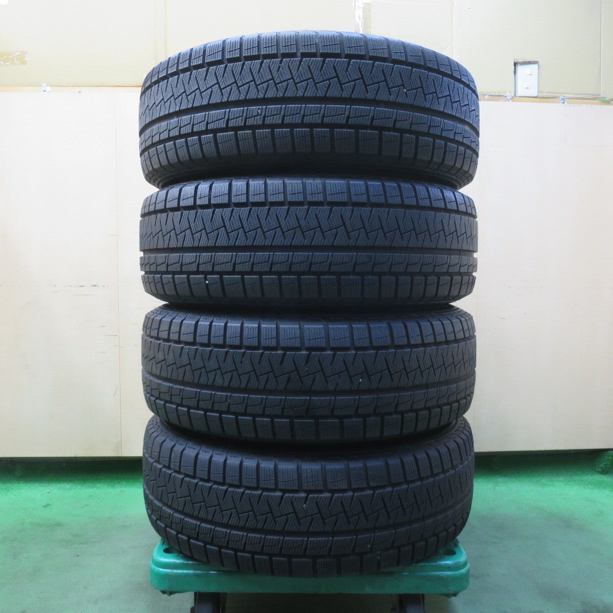 超バリ溝!キレイ!9.5分以上★スタッドレス 225/60R17 ピレリ アイスアシンメトリコ TEAD テッド 17インチ PCD114.3/5H★5110709イス