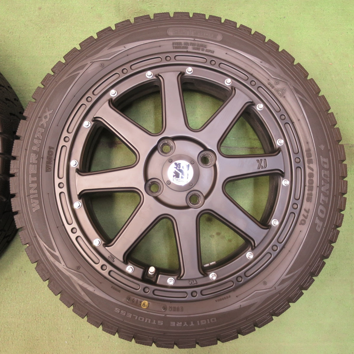 バリ溝!キレイ!ほぼ10分★XTREME-J XJ 165/60R15 スタッドレス ダンロップ ウインターマックス WM01 エクストリームJ 軽サイズ ハスラー 等 PCD100/4H★5082302イス