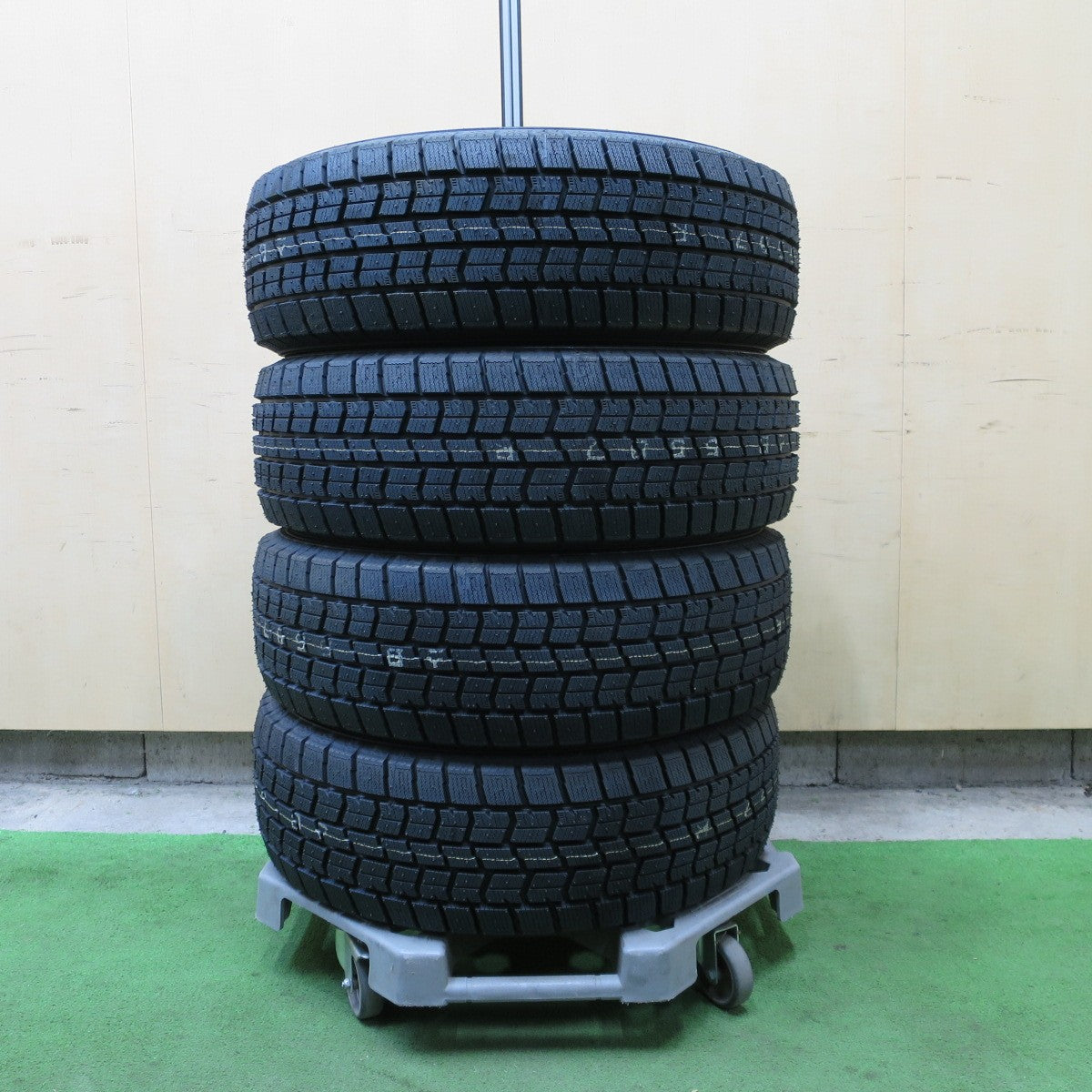 未使用!25年★スタッドレス 195/65R15 グッドイヤー アイスナビ7 タイヤ 15インチ プリウス ノア ヴォクシー ステップワゴン セレナ 等★6041302NGスタ