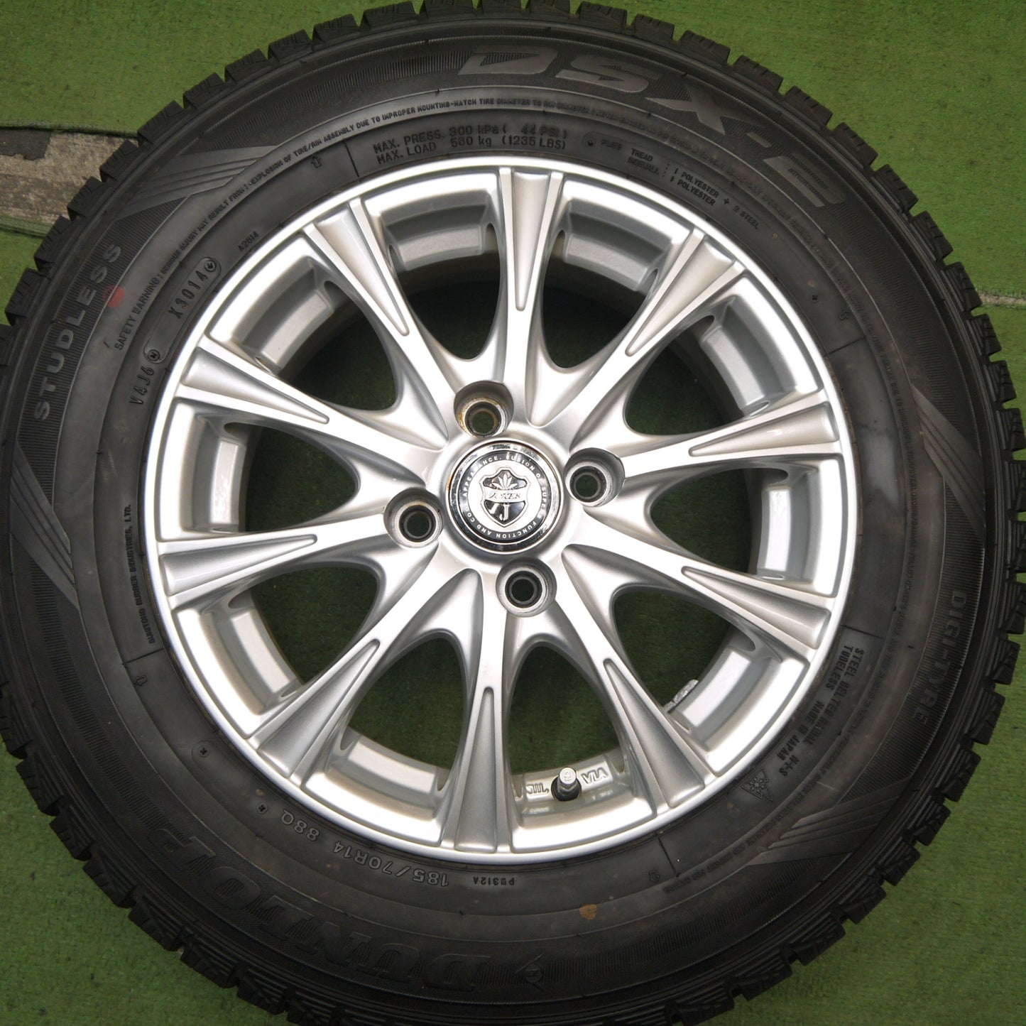 超バリ溝!キレイ!9.5分以上★スタッドレス 185/70R14 ダンロップ DSX-2 JOKER ジョーカー 14インチ PCD100/4H★5081201Hス