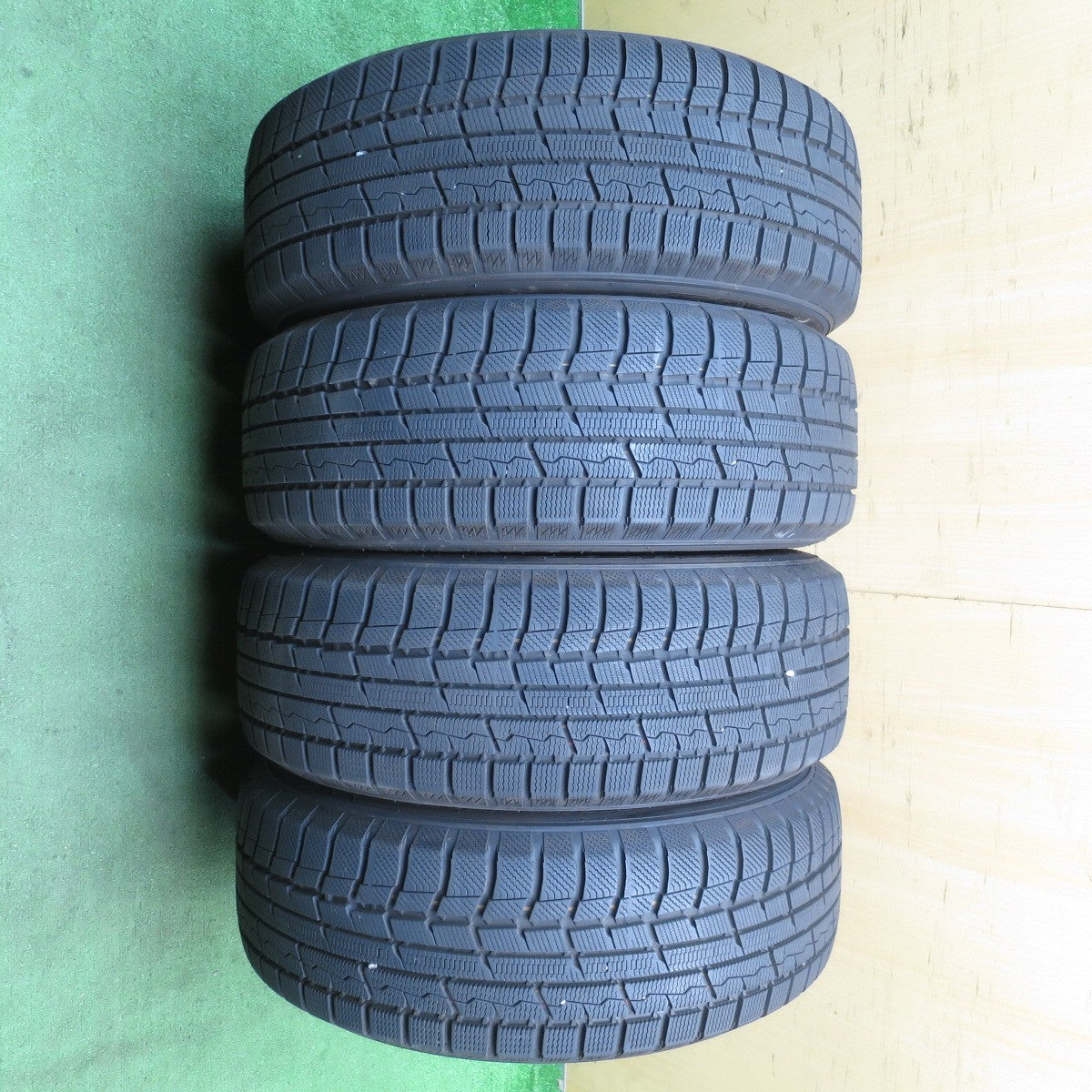 バリ溝!23年!キレイ!9.5分以上★スタッドレス 225/60R17 トーヨー ウインター トランパス TX VELVA SPORT ヴェルヴァ スポーツ 17インチ PCD114.3/5H★5062706NJノ
