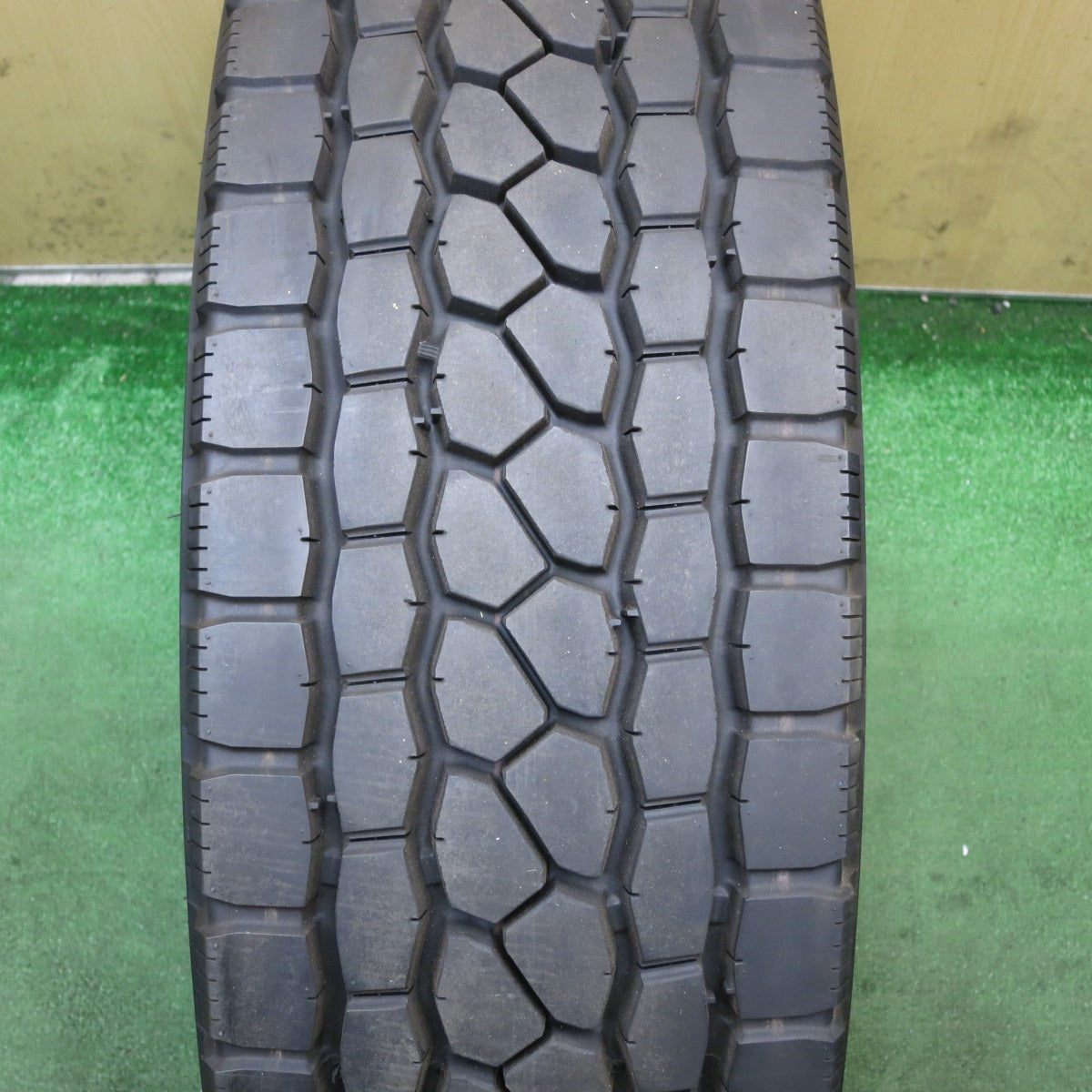 ほぼ未使用!24年!1本◎トラック タイヤ 245/70R19.5 136/134J ブリヂストン エコピア M801 Ⅱ ミックス オールシーズン 19.5インチ◎6101405KKスタ