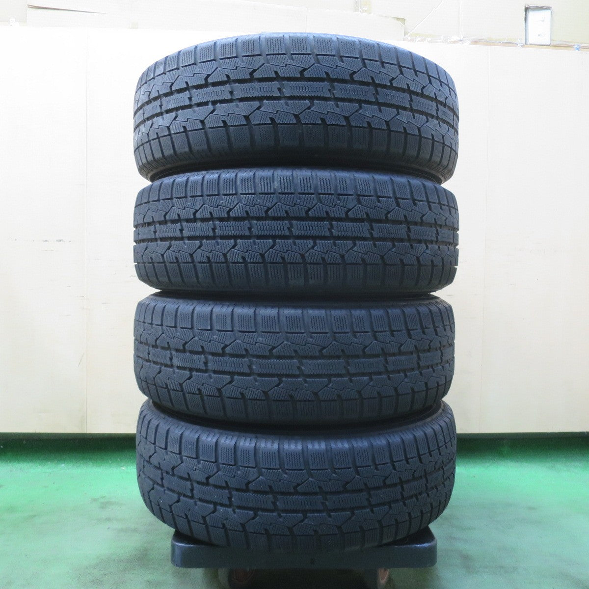 バリ溝!キレイ!8.5分★スタッドレス 195/60R16 トーヨー オブザーブ ガリット GIZ AXEL アクセル 16インチ PCD114.3/5H★6030505イス