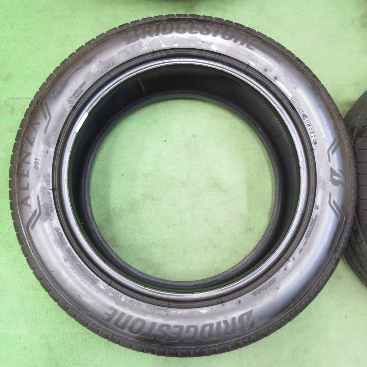 バリ溝!24年!9.5分★235/55R18 ブリヂストン アレンザ 001 タイヤ 18インチ ハリアー RAV4 NX RX CX-5 CX-8 エクストレイル 等★5042809イノタ
