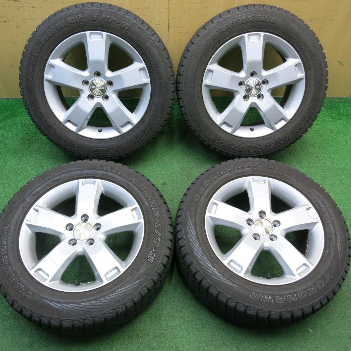 バリ溝!8.5分★ベンツ 等 AGA ESSE2 235/60R17 スタッドレス ヨコハマ ジオランダー i/T-S 17インチ エッセ2 PCD112/5H★5051404TNス