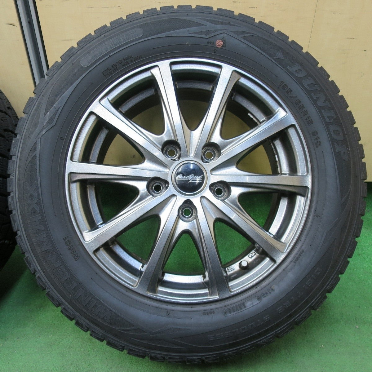 キレイ★スタッドレス 195/65R15 ダンロップ ウインターマックス WM01 Eurospeed MANARAY SPORT PCD114.3/5H★5012410イス