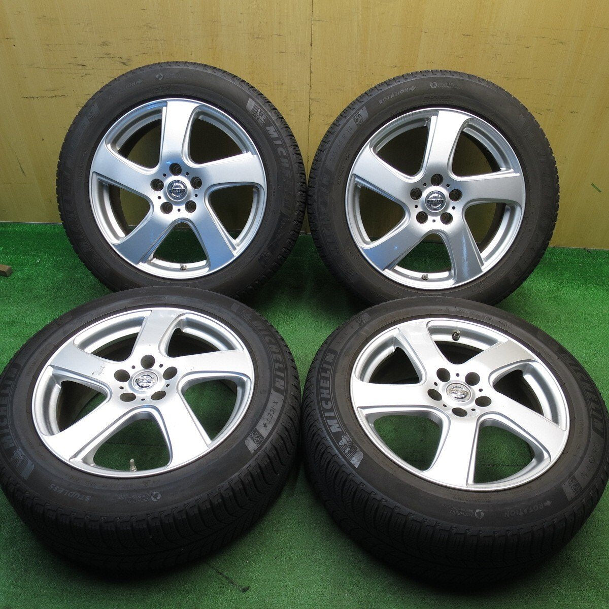 4本価格☆日産 E52 エルグランド 等 純正 225/55R18