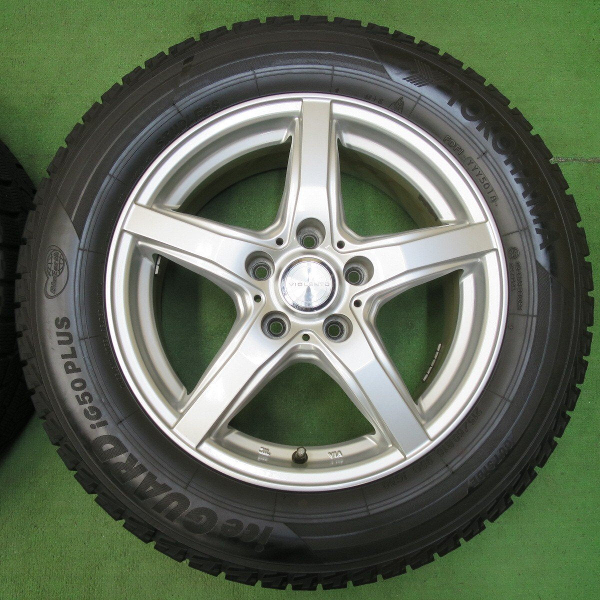 バリ溝!キレイ!9.5分★スタッドレス 215/60R16 ヨコハマ アイスガード iG50 プラス VIOLENTO ヴィオレント 16インチ PCD114.3/5H★5011701イス