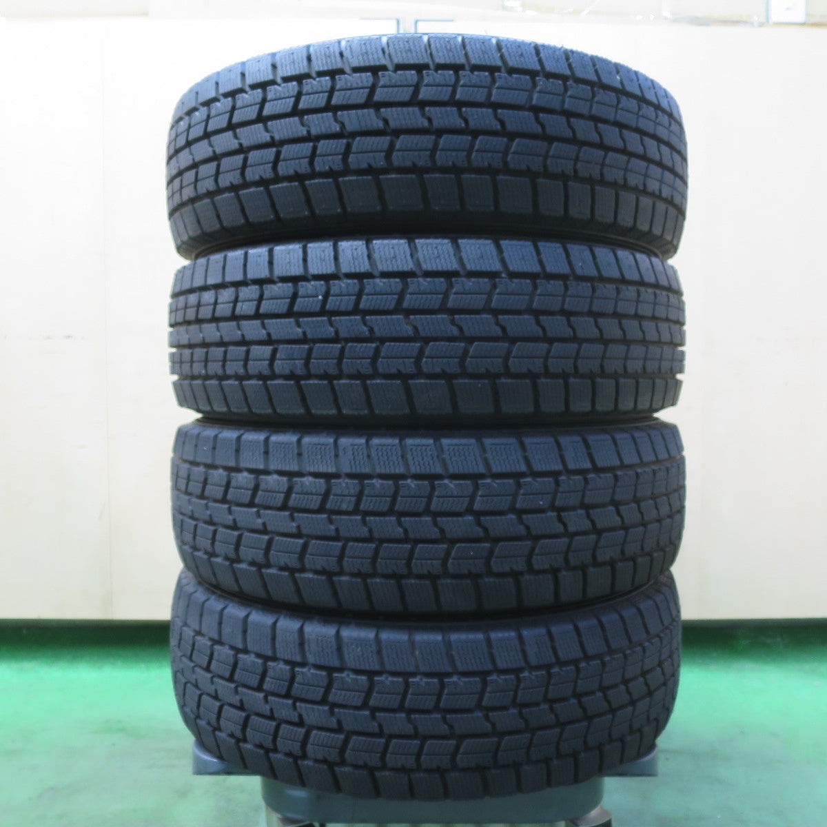超バリ溝!24年!ほぼ10分★スタッドレス 165/60R15 グッドイヤー アイスナビ7 タイヤ 15インチ 軽サイズ デリカミニ ハスラー 等★5092206イスタ